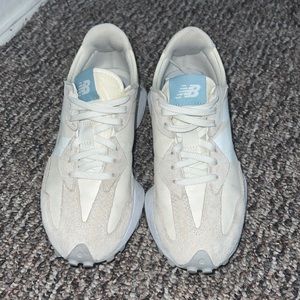 New Balance 327